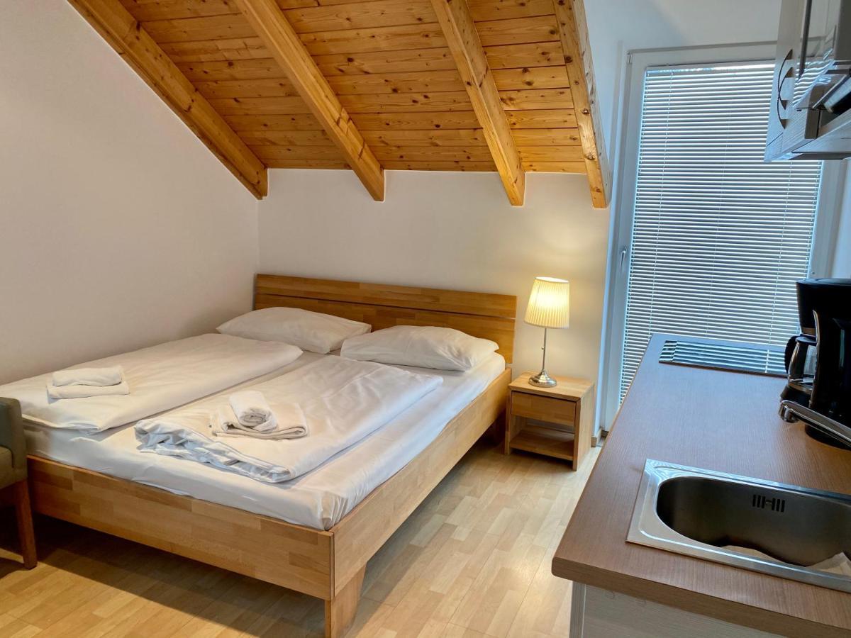 Ajo Apartments - Alte Donau Lake View Balcony Studio - Self-Check-In * Vienna